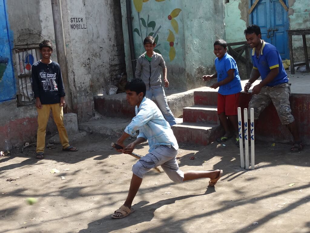 kids-playing-cricket